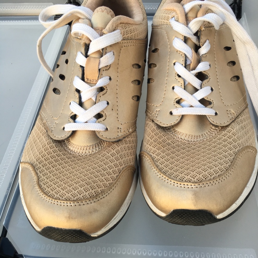 Ladies gold Vionic sneakers